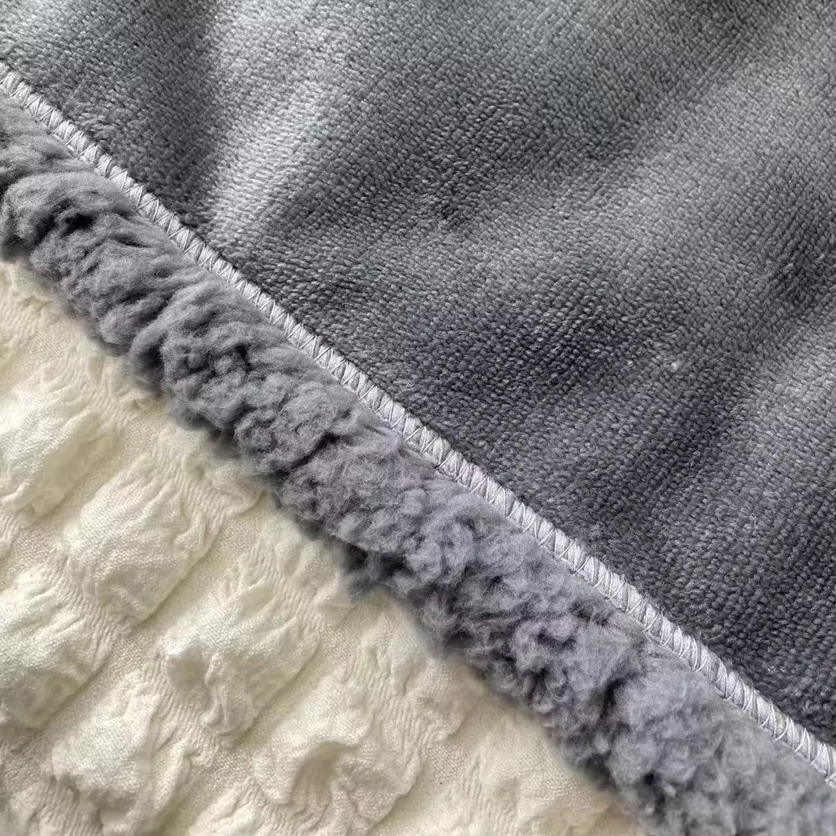 Cozy Waterproof Blanket ™